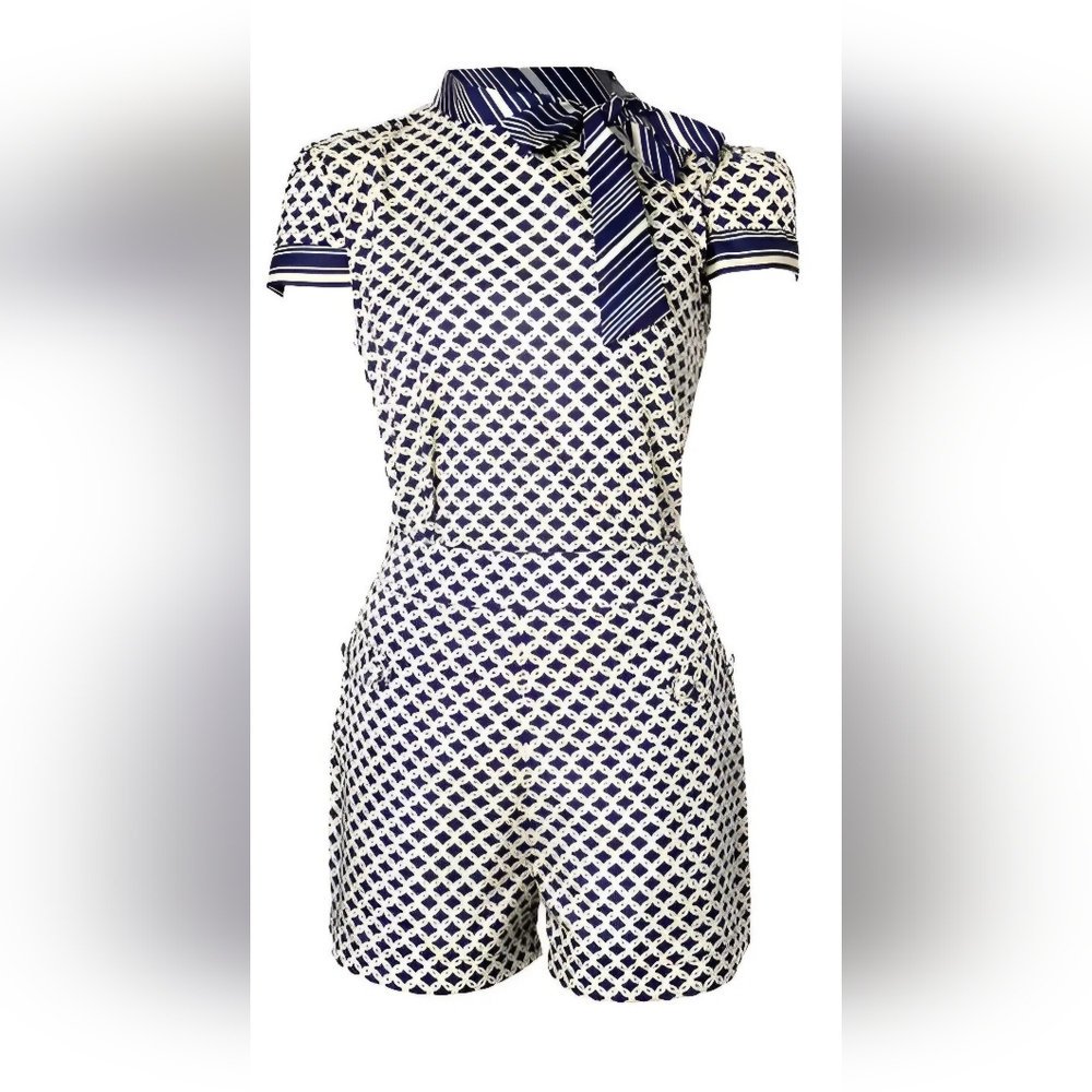 Chicindy Geometry Print Ribbon Top & Pocket Design Shorts Set. Medium - Picture 2 of 9
